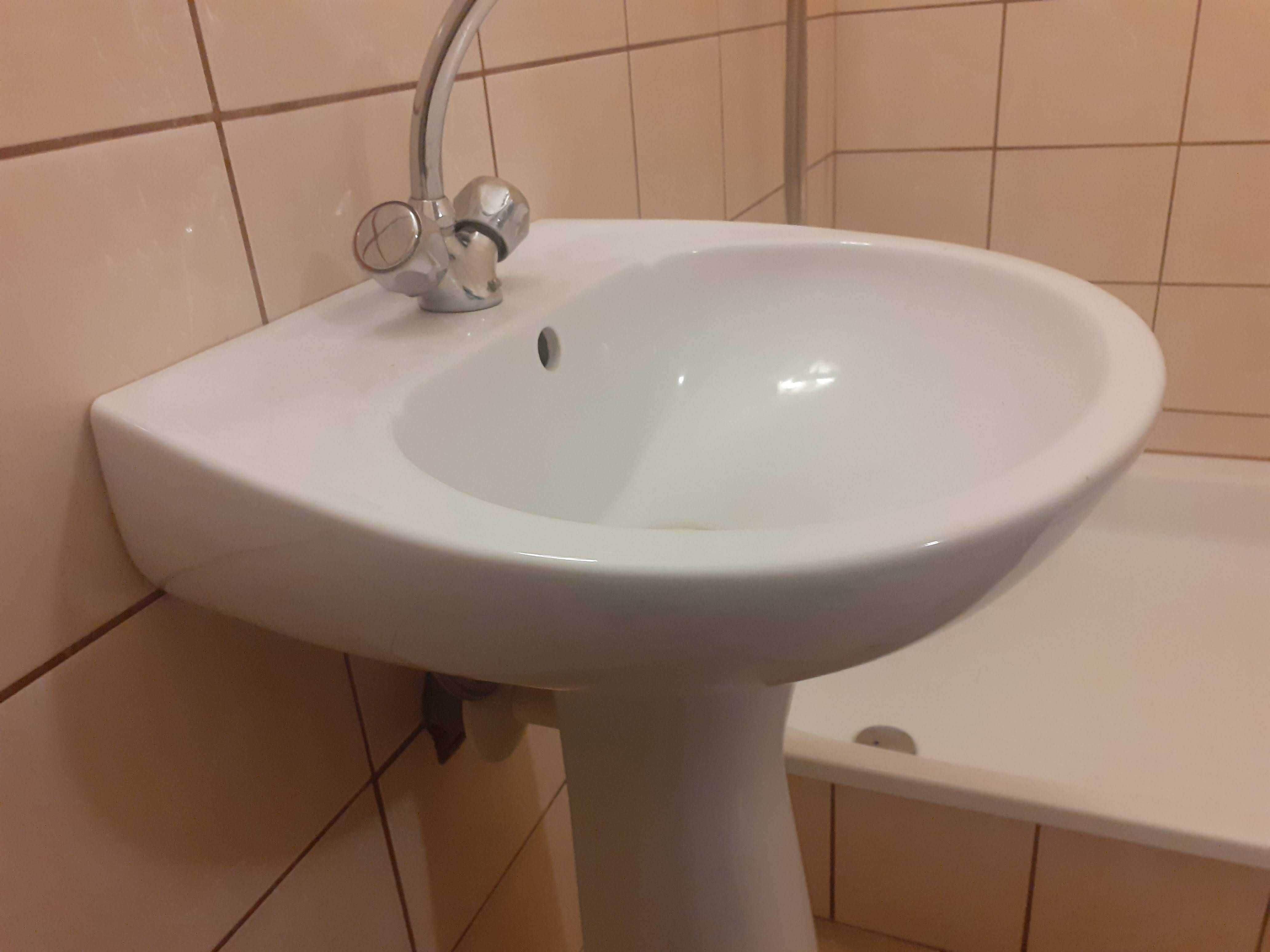 Umywalka łazienkowa  używana