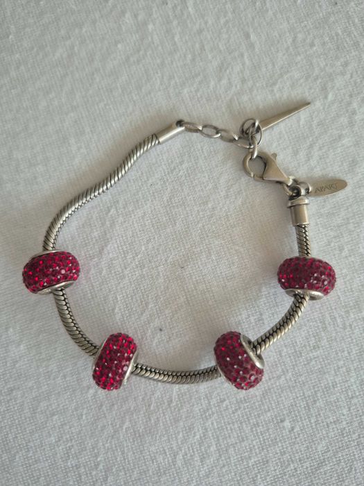 Bransoletka srebrna z czerwonymi zawieszkami APART