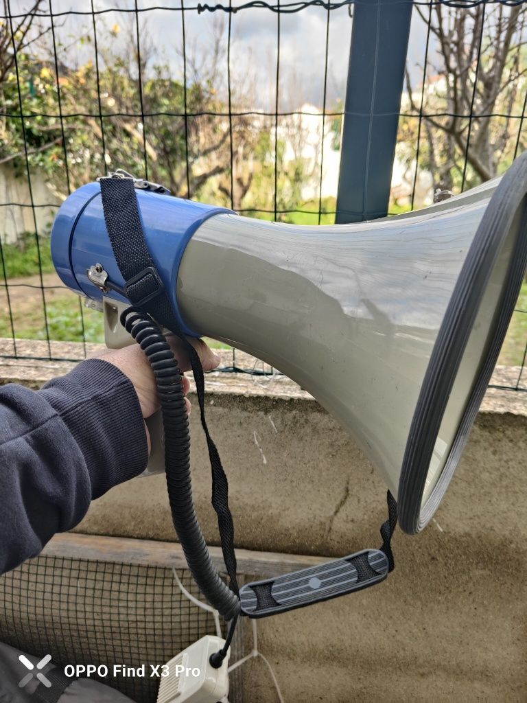 Excelente megafone