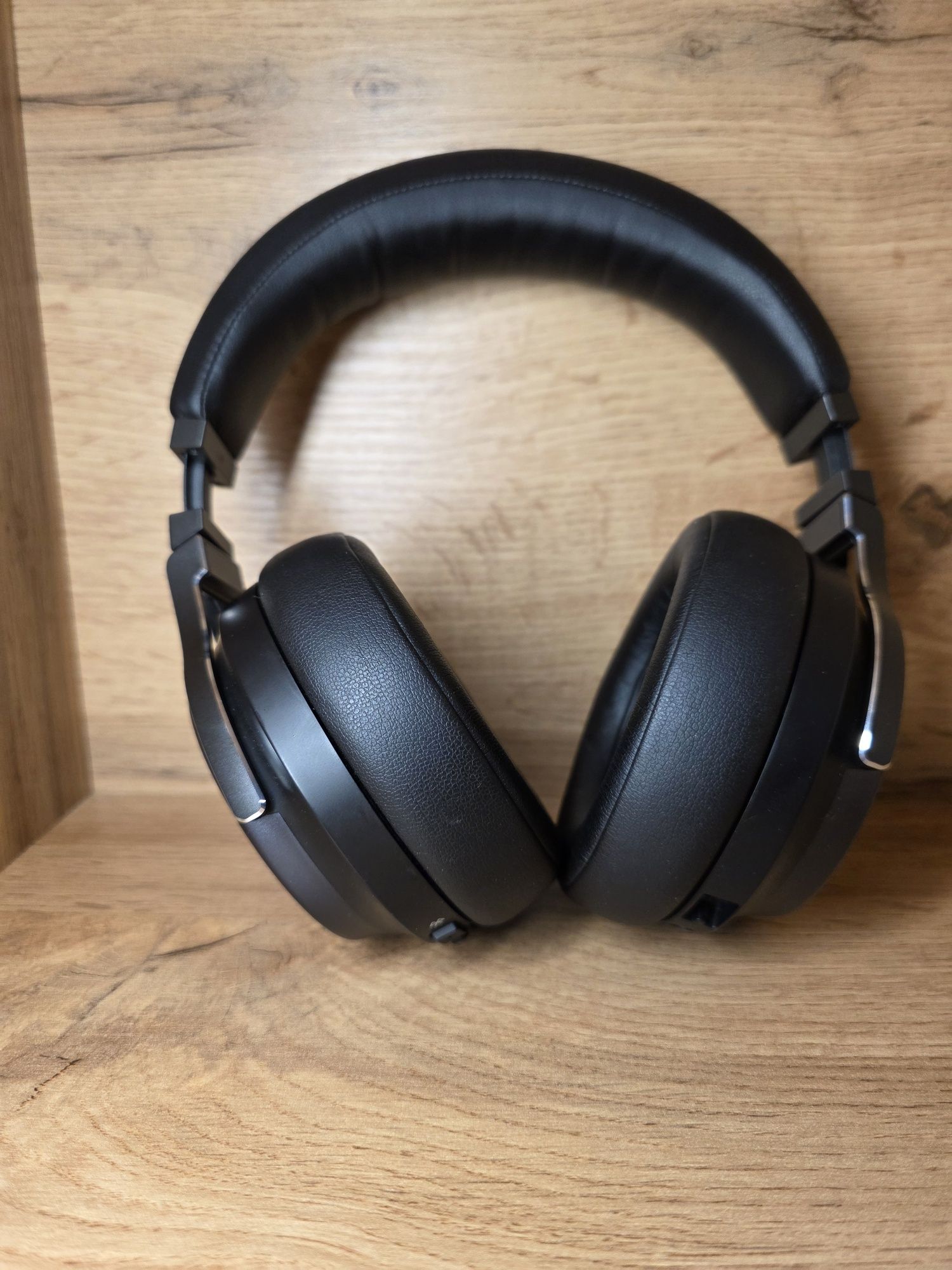 Навушники Corsair Virtuoso RGB Wireless XT