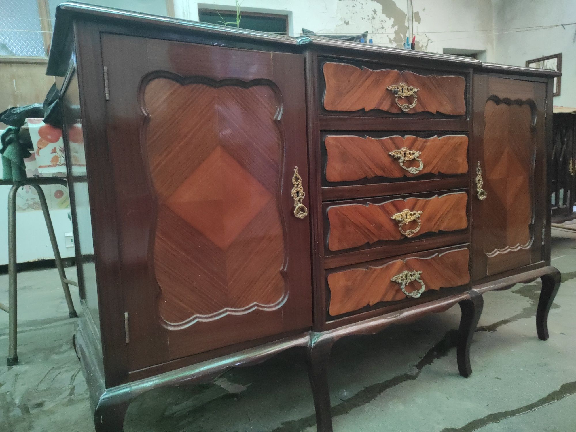 Lote de vários móveis + 3 sofás
