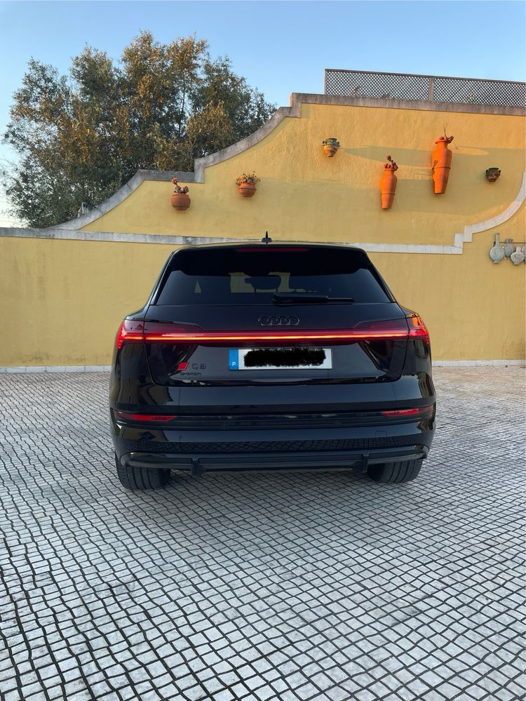 Audi Q8 Etron 50 S-line kit Black Edition