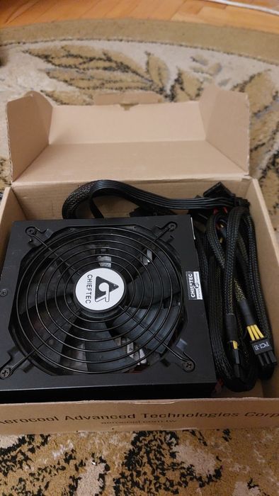 Блок живлення CHIEFTEC 750W CFT-750-14CS
