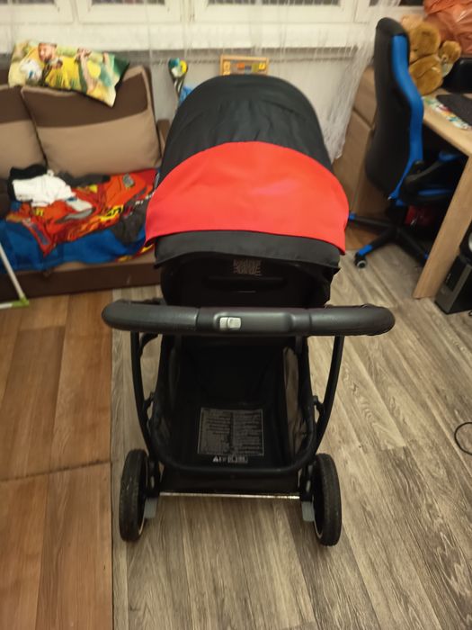 Wózek spacerowy dla dziecka pilnie