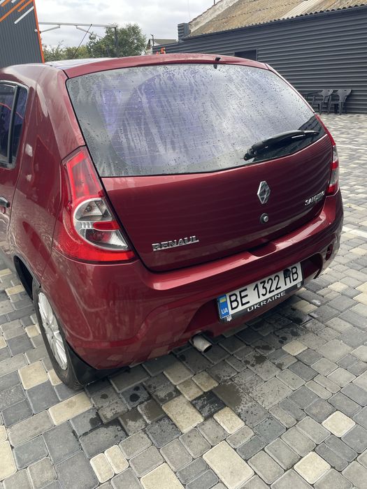 Renault sandero 1.6 автомат