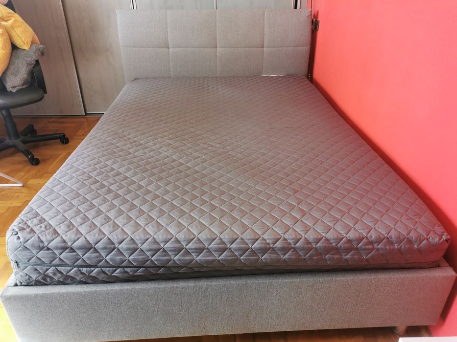 Łóżko tapicerowane 140x200 z zagłówkiem i materacem