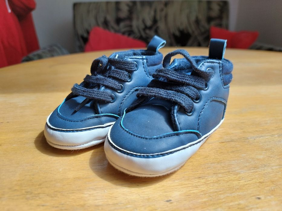 Buciki niechodki r. 18