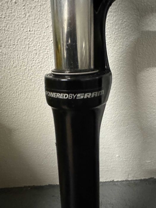 Suspensão rockshox Dart 2 BTT roda 26’’ em perfeitas condicōes.