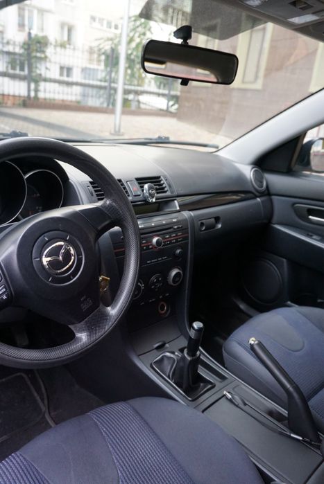 Авто Mazda 3/хетчбек