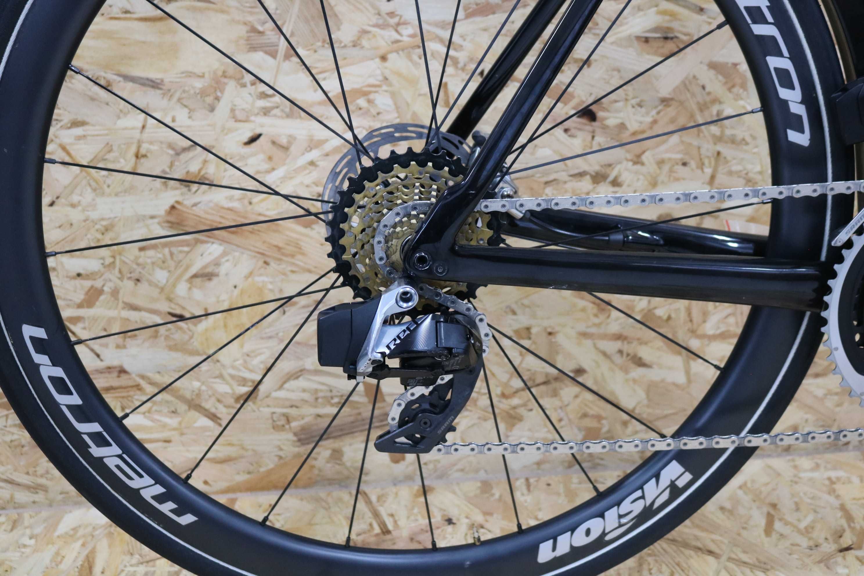 Bicicleta aero / Felt AR / Sram Red AXS
