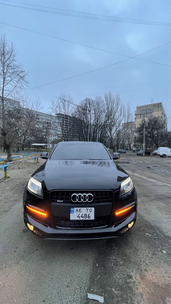 Audi Q7 внедорожник продам !