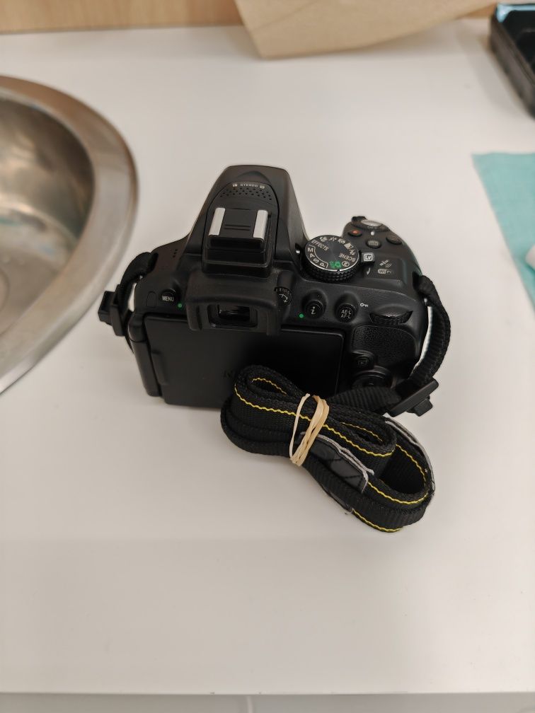 Nikon D5300 + lente Af-S Dx 18-55mm
