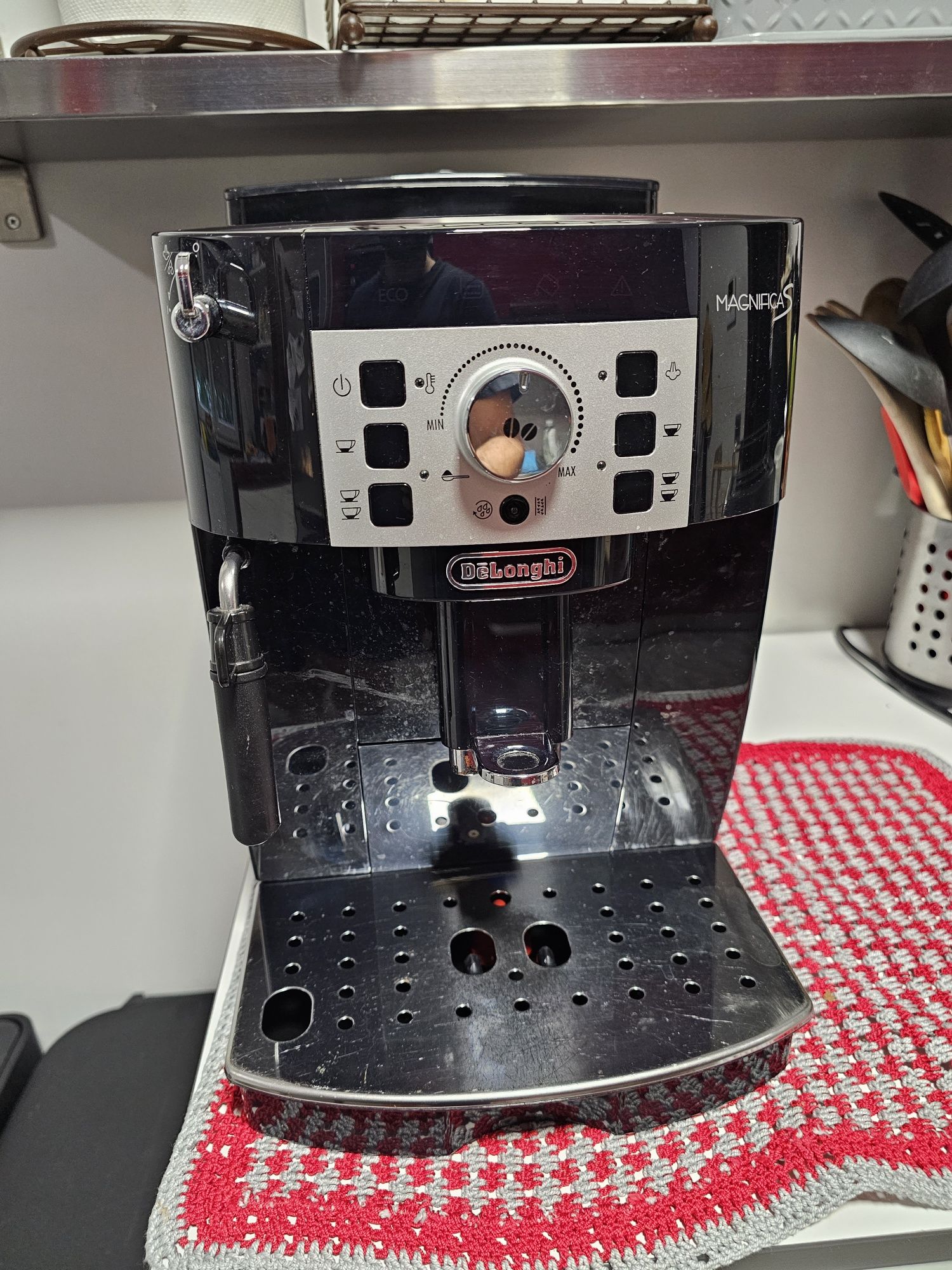 Máquina café grão automática Delonghi Magnífica S ECAM 22.110.B