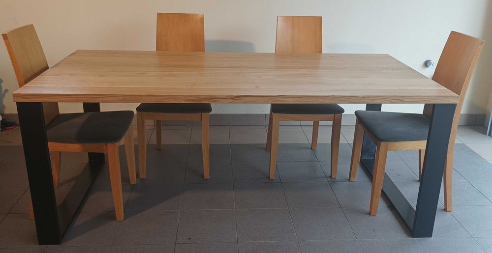 Stół – z blatem z naturalnego drewna, dąb klasyczny