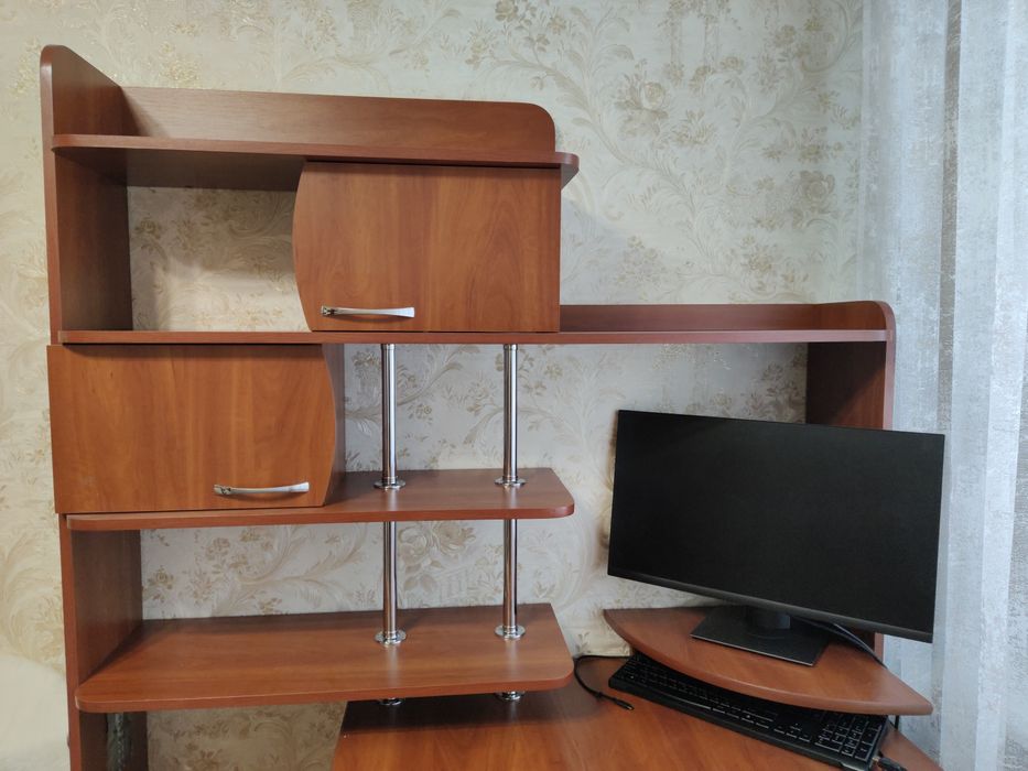 Продам кутовий комп'ютерний стіл