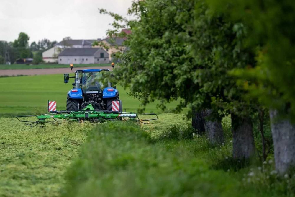 Przetrząsacz TORNADO 5,50 TALEX 4-wirniki przetrząsarka karuzelowa