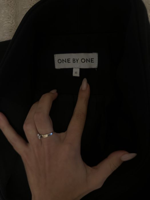 Костюм ONE BY ONE з приталеним жакетом