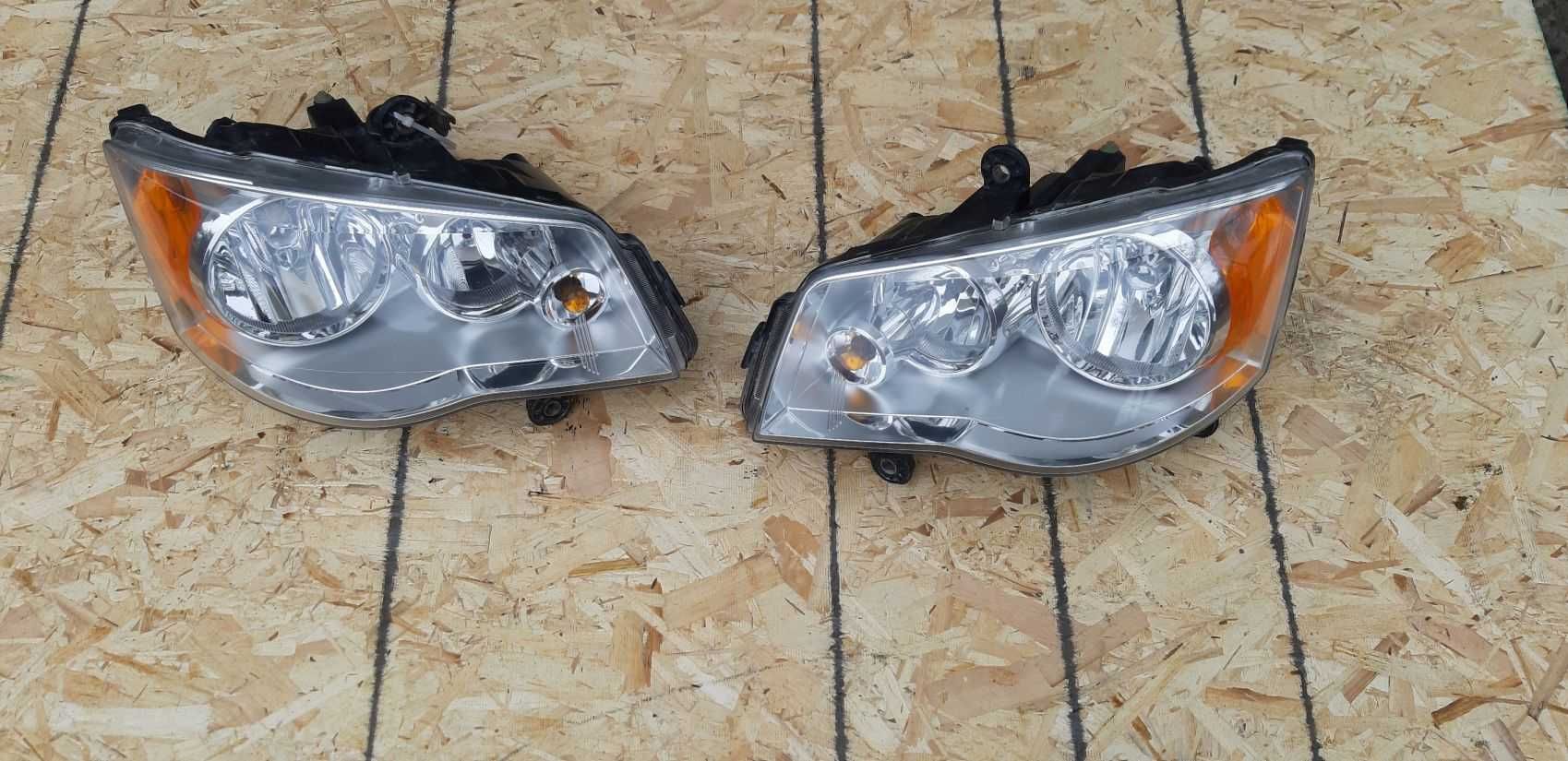 Lampa Dodge Grand Caravan RT (11-18r) uszk PRAWA