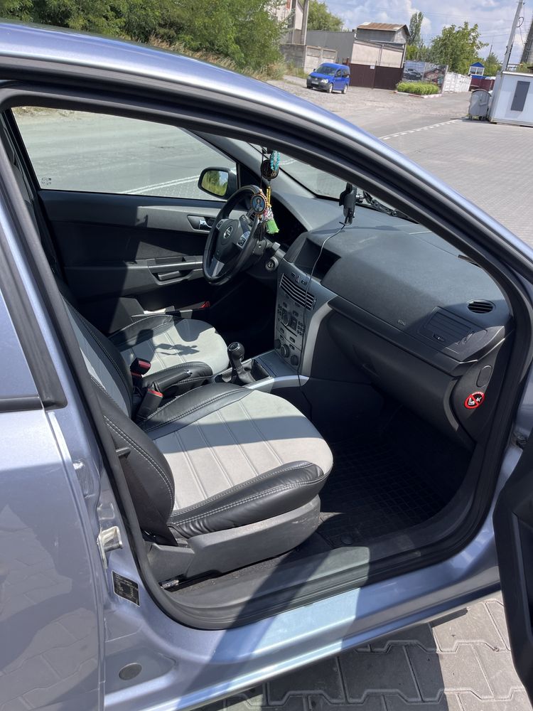 Opel astra h хетчбек
