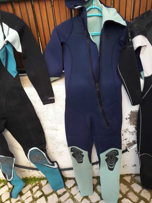 Fatos de surf e mergulho em bom estado