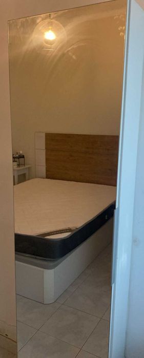 Sapateira, porta com espelho