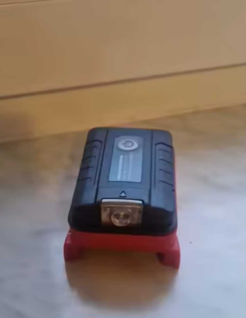 Adapter na baterie Milwaukee z ładowarką i lampą led. Powebank