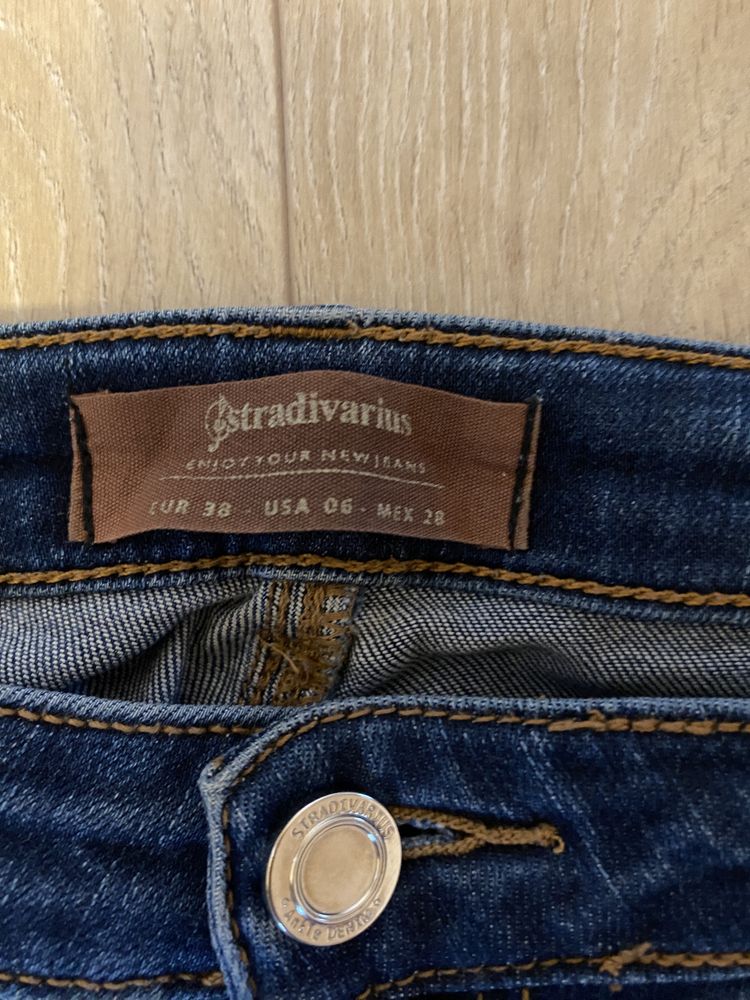 Spodnie jeans z przetarciami