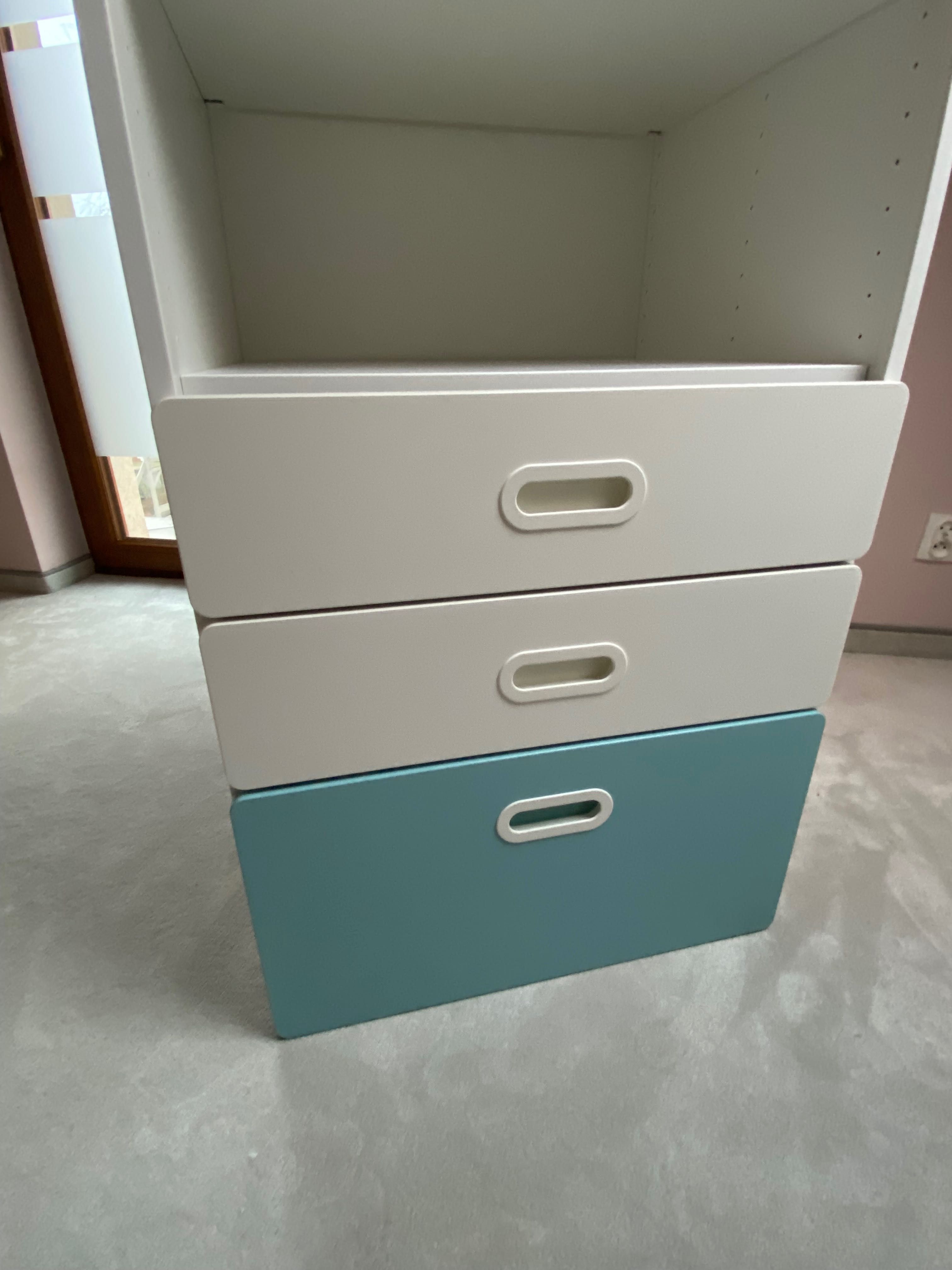 Szafa z szufladami dla dla dzieci Ikea Stuva biało niebieska