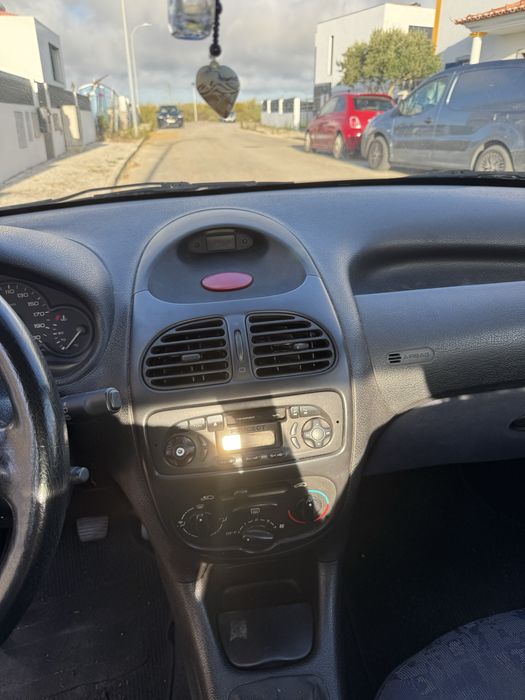 Peugeot 206  1.1