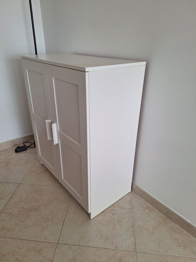 Armário com portas branco do Ikea