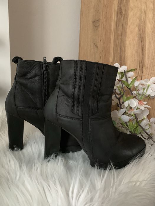 Skórzane botki na obcasie ocieplane czarne (37)