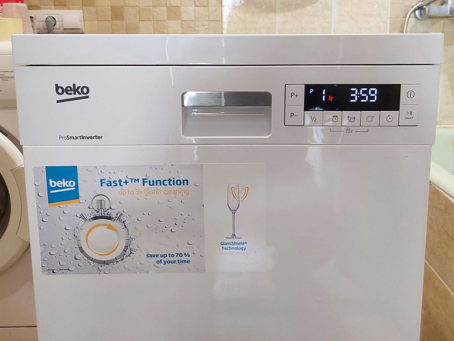 Майже нова за півціни вузька посудомийна машина Beko DFS26025W