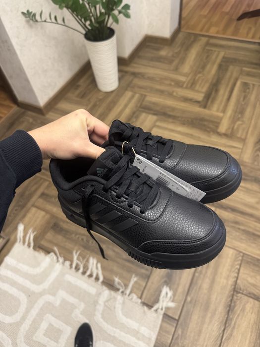 Чорні жіночі кеди ADIDAS