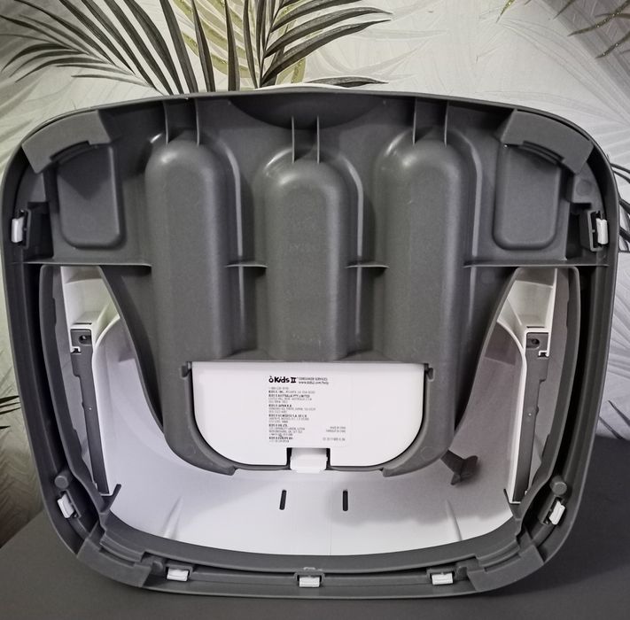 Дитяче сидіння-бустер Ingenuity Baby Base 2-in-1.