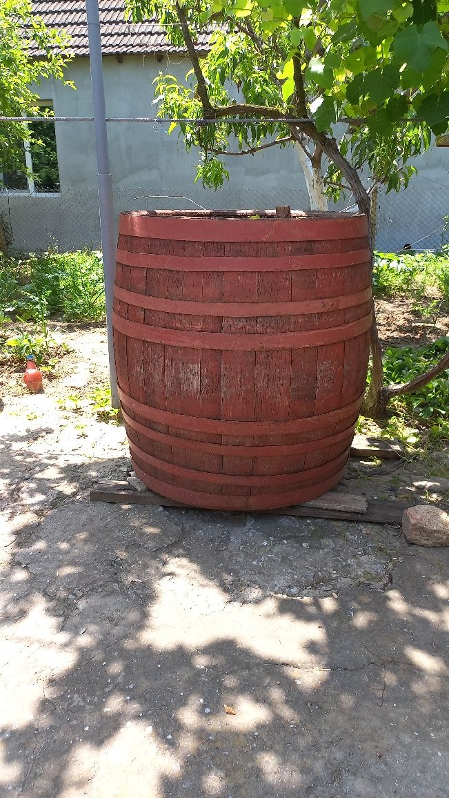 Продам деревянную винную бочку