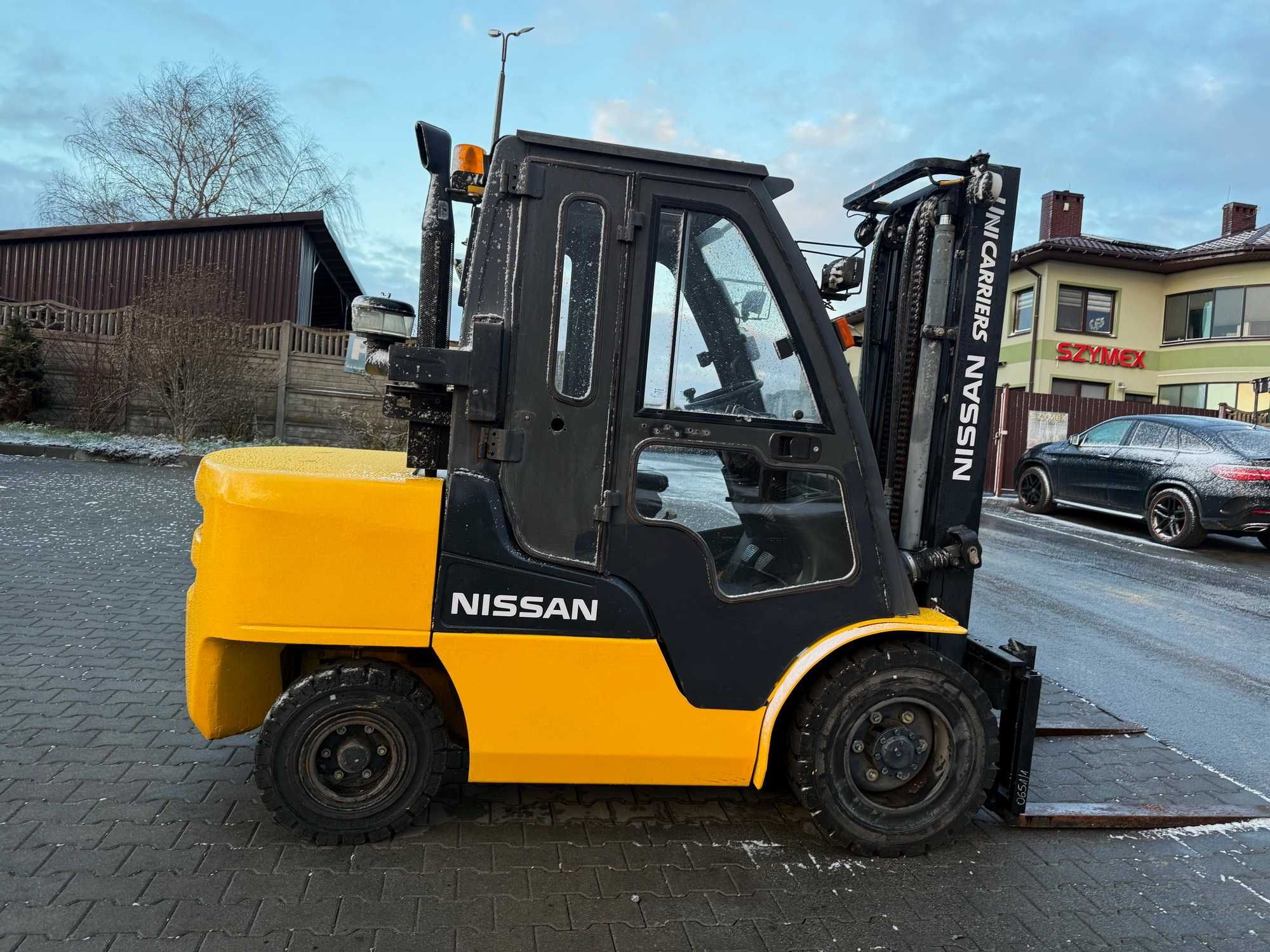 wózek widłowy diesel NISSAN FD30 3200kg 3.30m kabina przesuw 4-sekcja