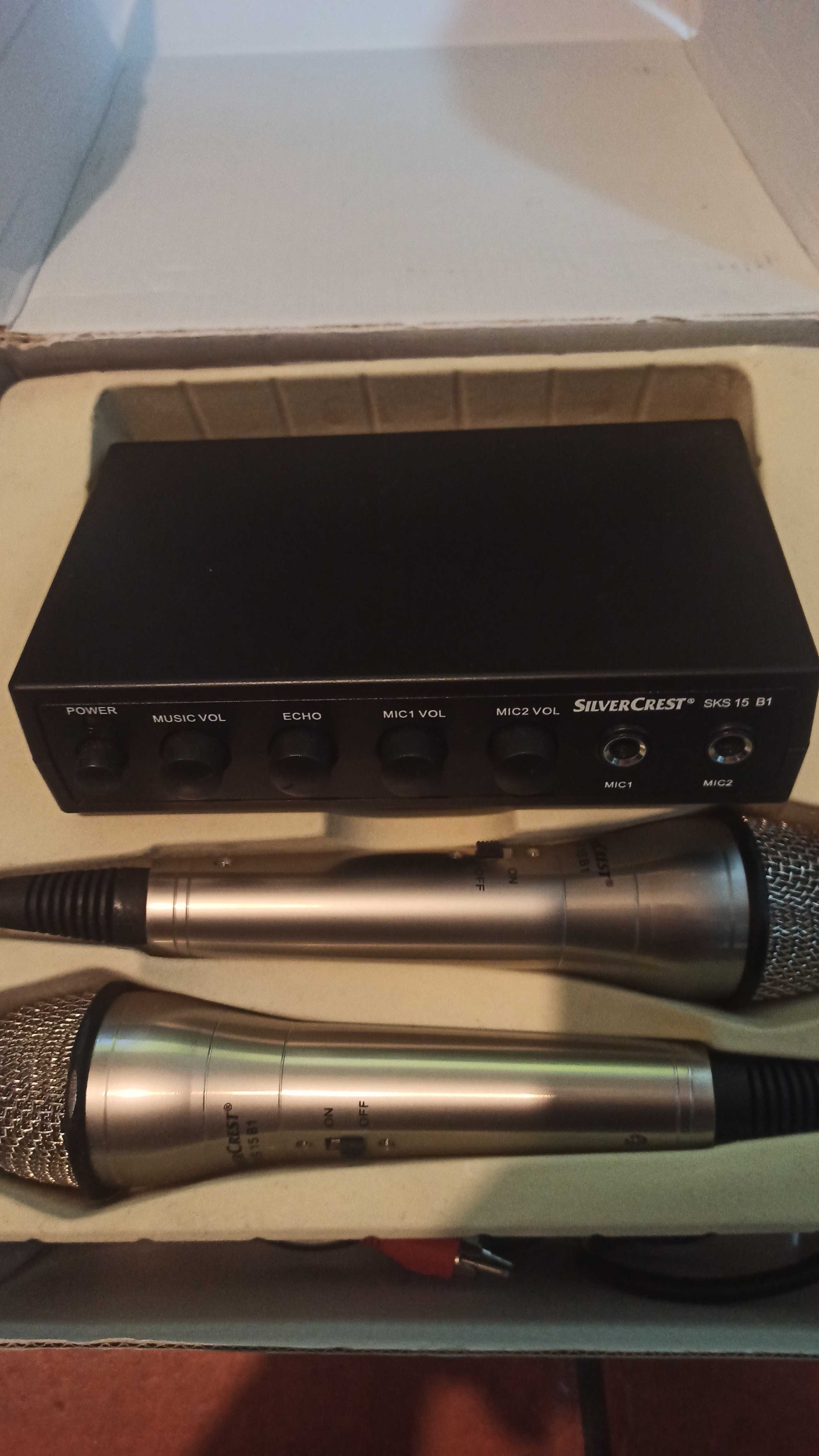 Aparelho de karaoke completo com microfones
