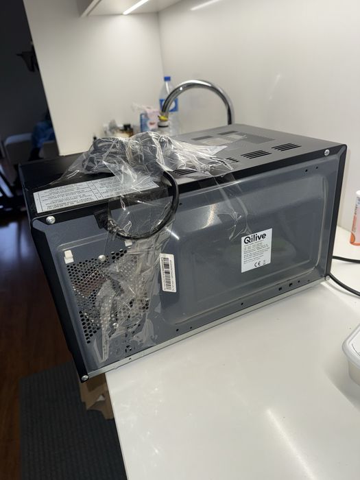 micro-ondas Qilive em perfeito estado