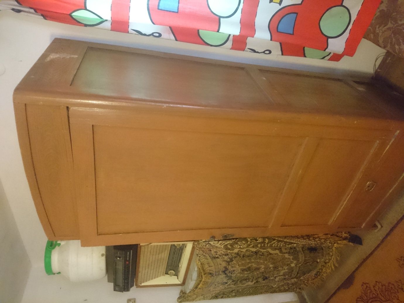 Шкаф раритетний, в доброму стані