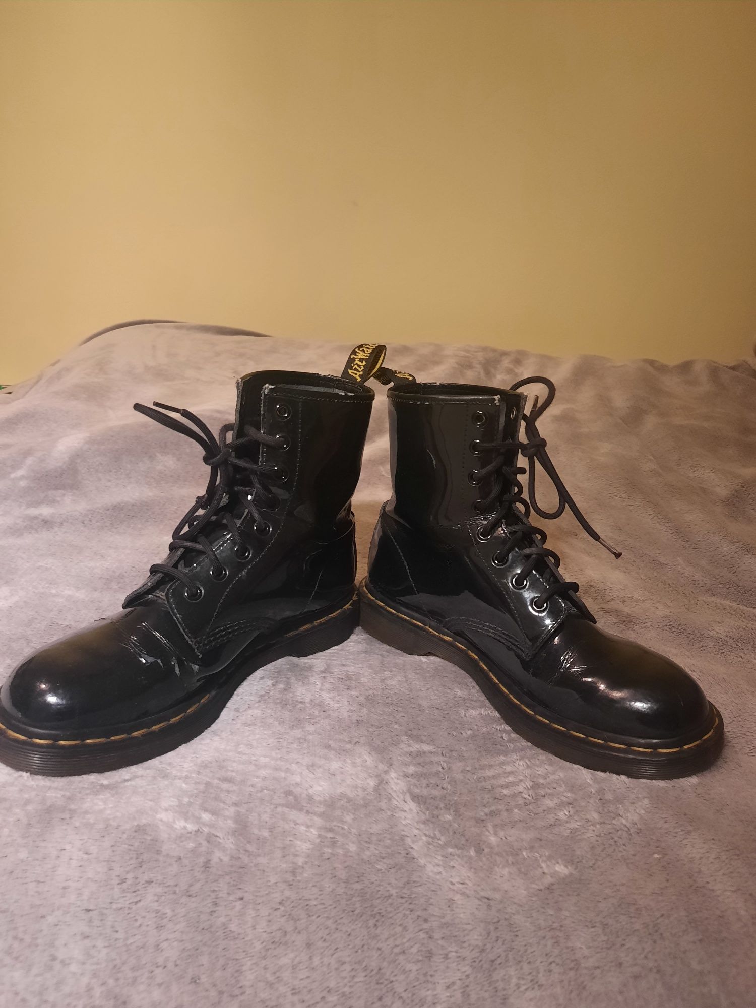Martensy dr Martens lakierowane
