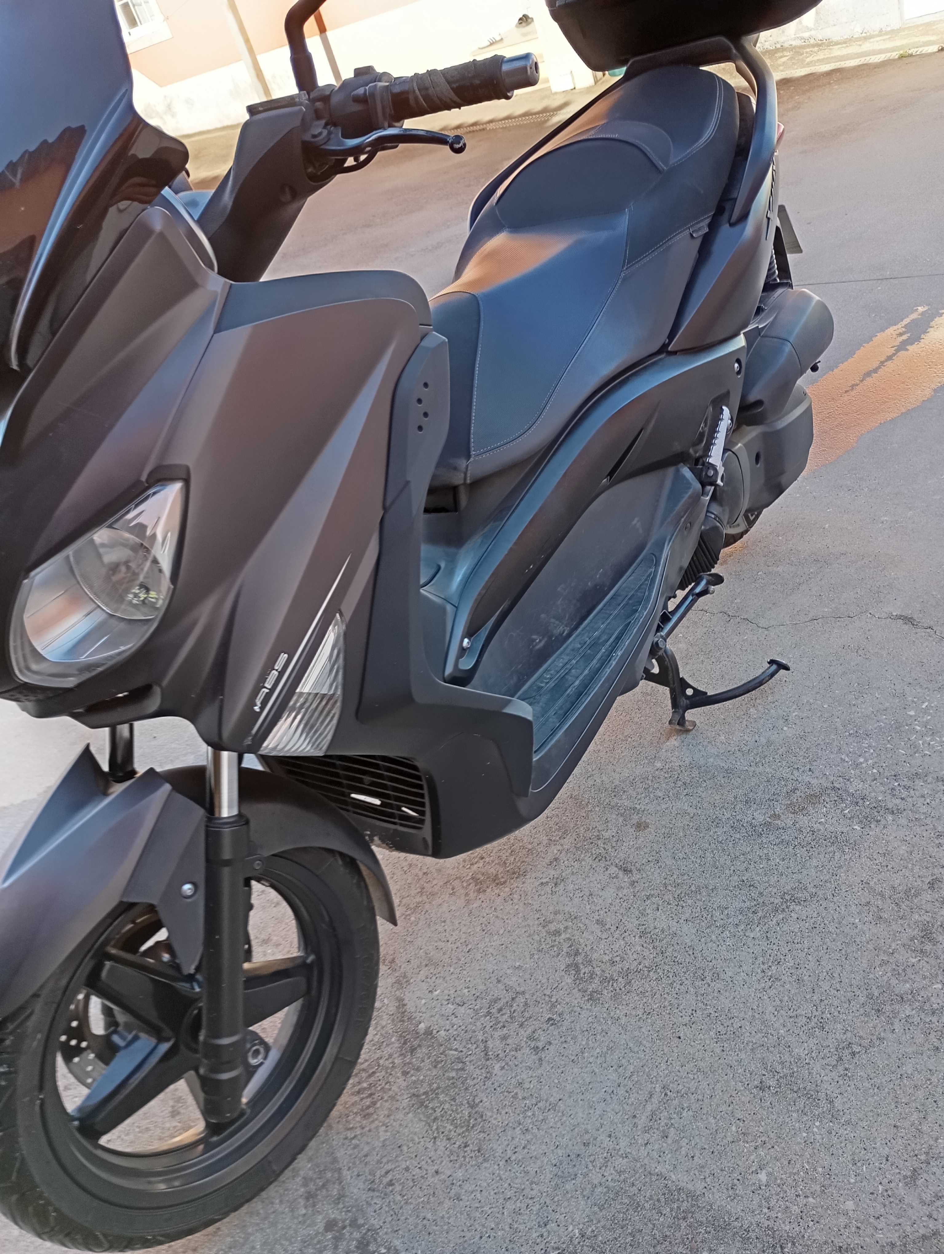 Yamaha X-MAX 125CC