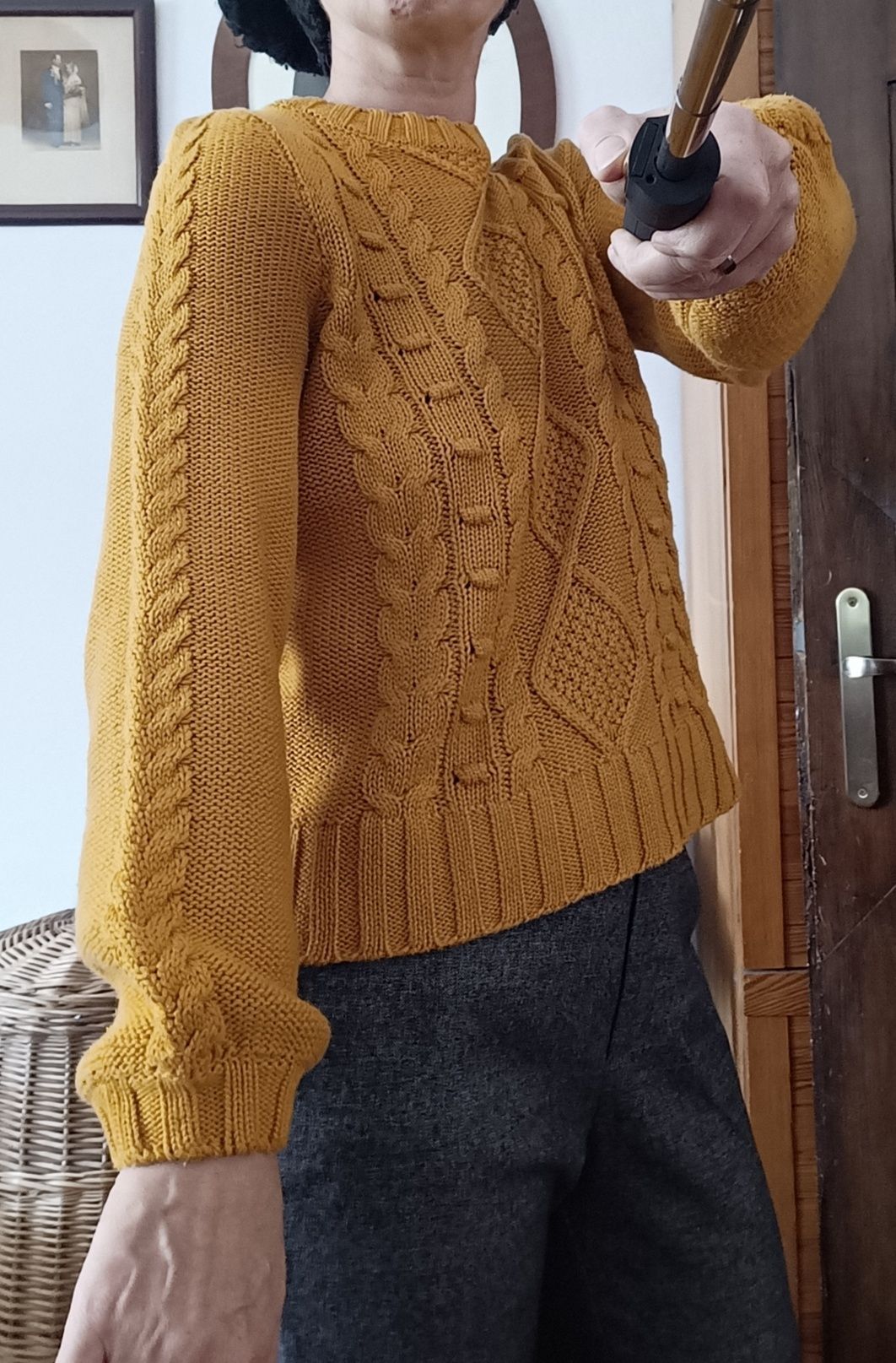 Sweter musztardowo żółty