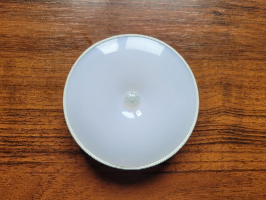 Світильник з датчиком руху