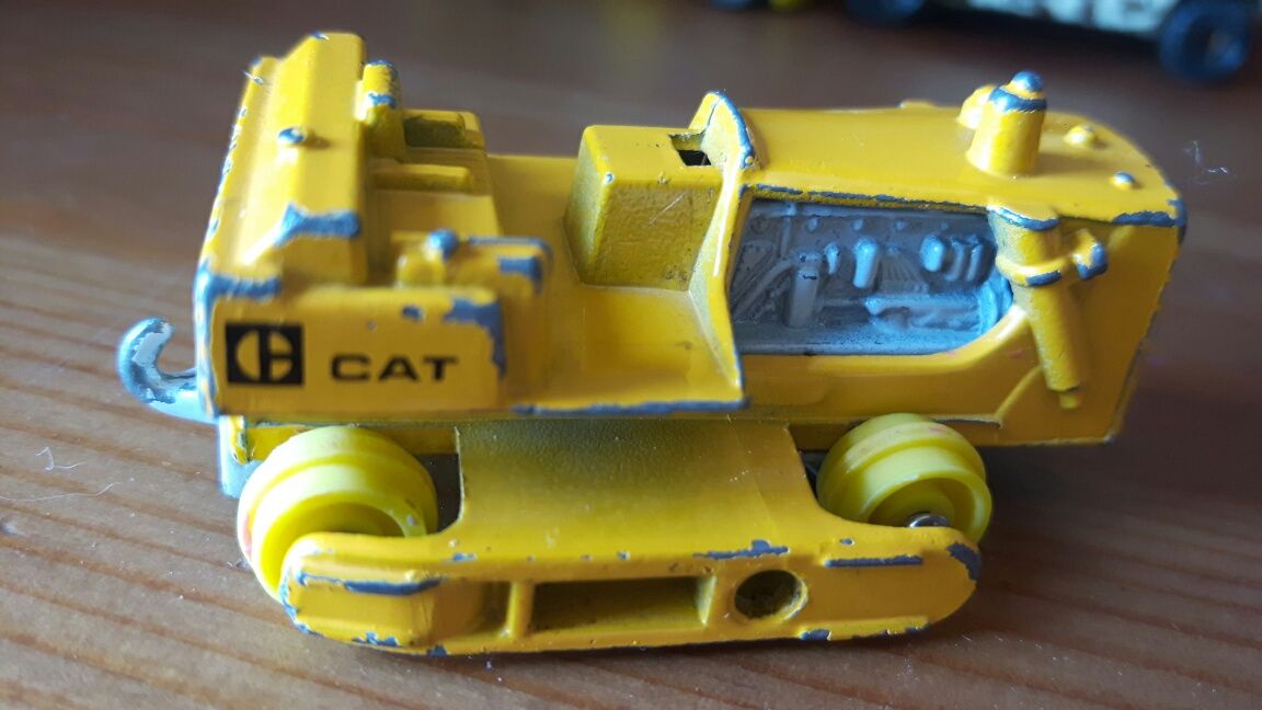 Kolekcjonerskie Matchbox vintage stare auto CAT caterpillar D 9 1979