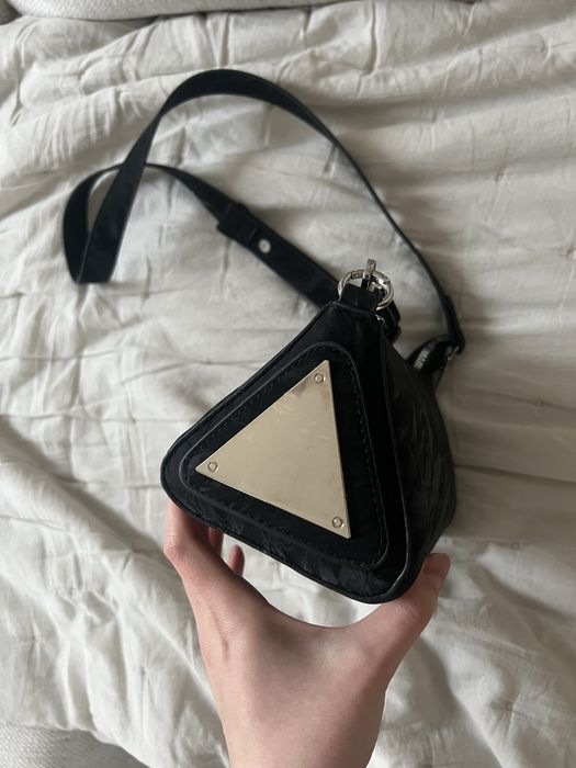 Trójkątna czarna torebka baguette