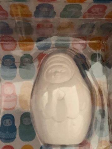 Bonecas matrioscas para pintar em mala da Imaginarium