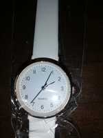 Biały elegancki zegarek damski