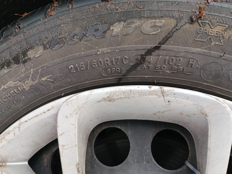 Військовим потрібно 4 шини 215/60 r17с