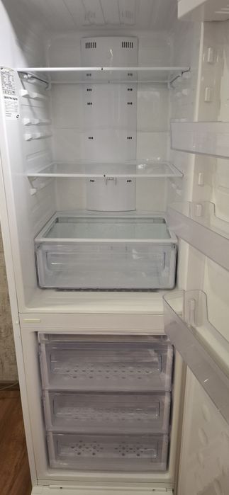 Холодильник Samsung