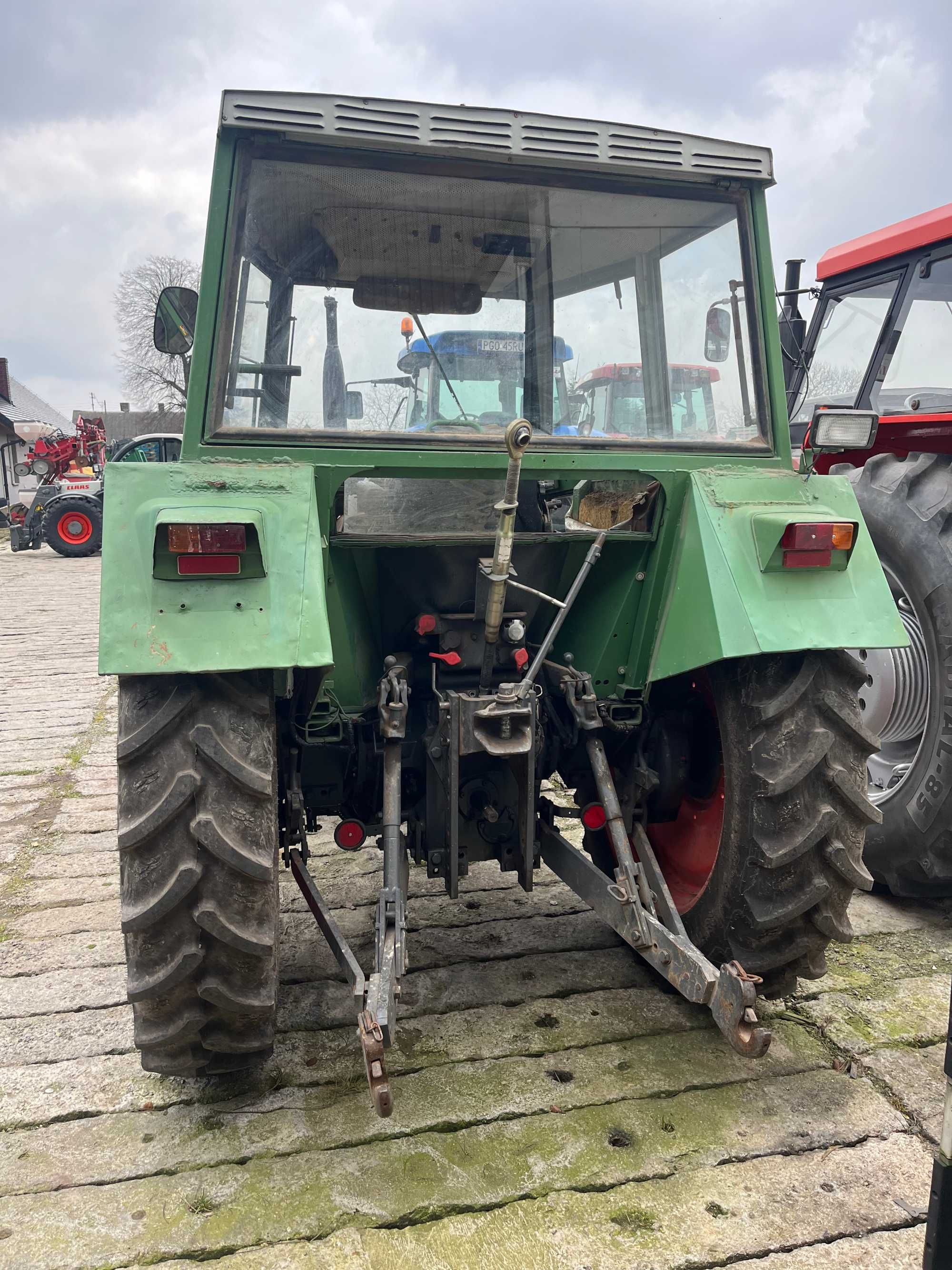 Fendt Farmer 106 LS z ładowaczem